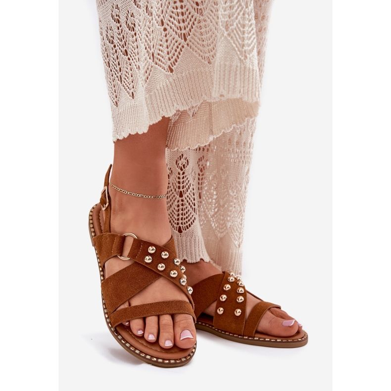 Flach -heftige Frauensandalen mit Kamelgoldenen Stollen braun 1