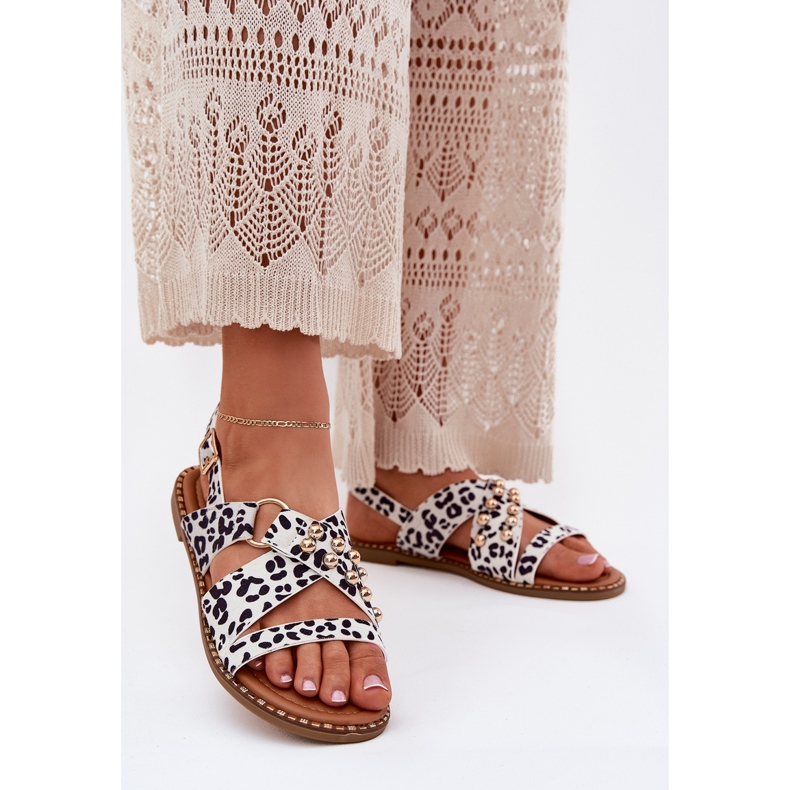 Frauensandalen mit flachen Haken mit goldweißten Stollen 2