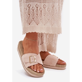 Pantoffeln für Frauen auf der Plattform mit einer goldenen Klemme Beige 1