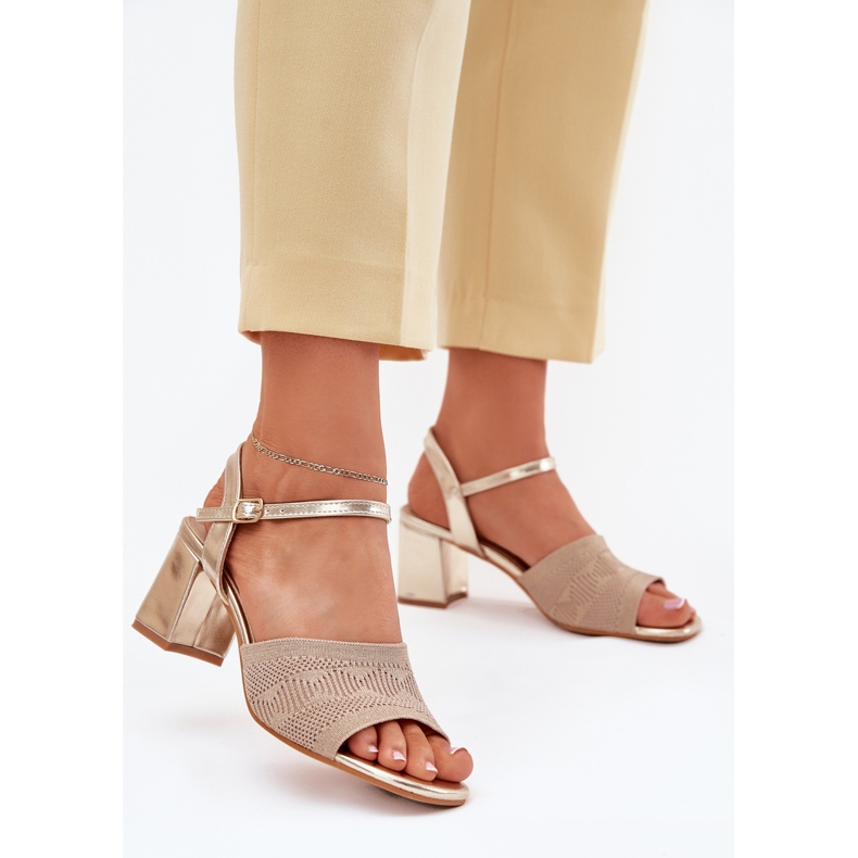 Frauensandalen mit goldenen Absätzen goldene Absätze 2