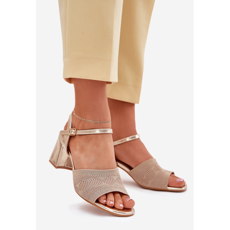 Frauensandalen mit goldenen Absätzen goldene Absätze 1