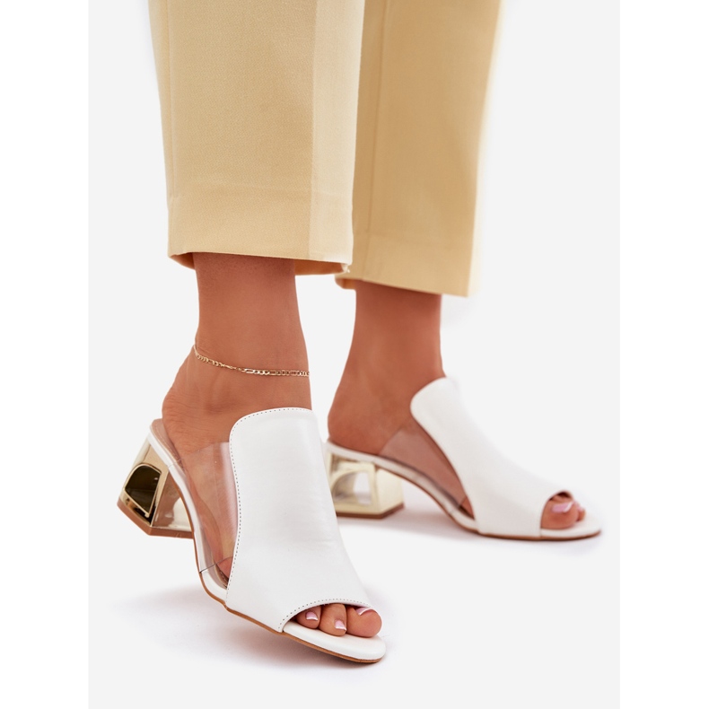 Frauenflip flops auf dem Pfosten weiß 1