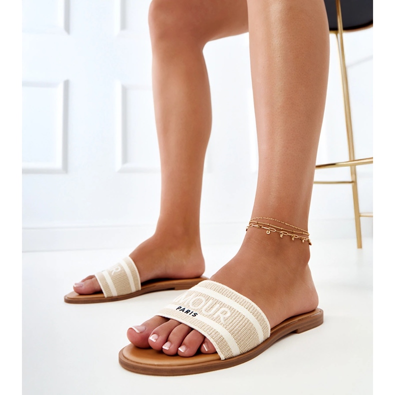 Beige Flip Flops mit einem gestickten Riemen 1