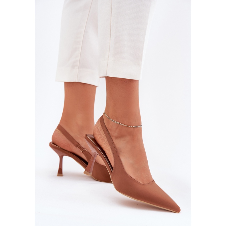 Frauensandalen an der Kamelnadel braun 2