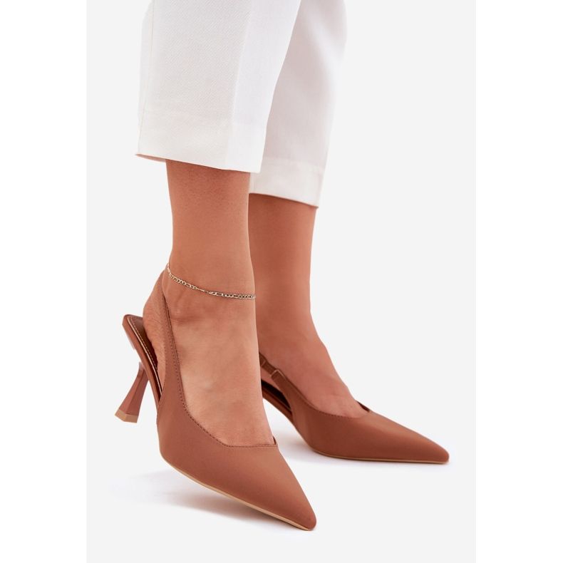 Frauensandalen an der Kamelnadel braun 1