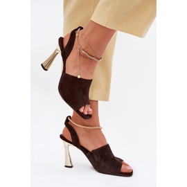 Wildleder -Sandalen auf einer High Heel mit einem dekorativen Chebello 4440 Schokoladenarmband braun 1