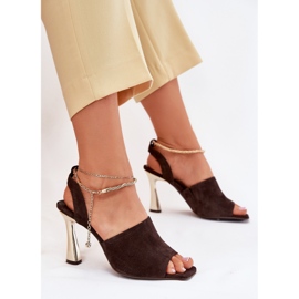 Wildleder -Sandalen auf einer High Heel mit einem dekorativen Chebello 4440 Schokoladenarmband braun 4