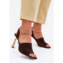 Wildleder -Sandalen auf einer High Heel mit einem dekorativen Chebello 4440 Schokoladenarmband braun 9