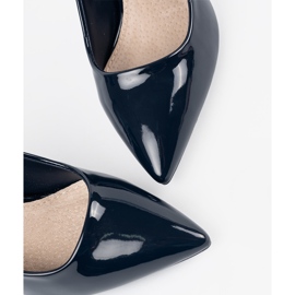 Marineblau gepflückte Pumpen auf einer High Heel 1