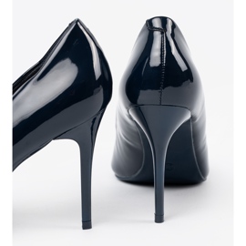 Marineblau gepflückte Pumpen auf einer High Heel 2