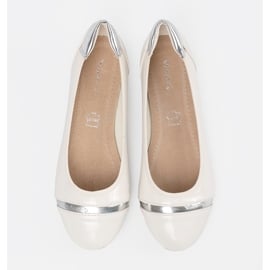Shelvt Weiße Ballerinas mit Silberdekoration 4