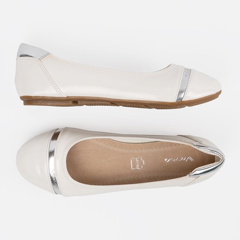 Weiße Ballerinas mit Silberdekoration 2