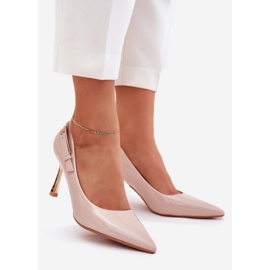 Lackierte Absätze mit einer goldenen beige Klemme 1