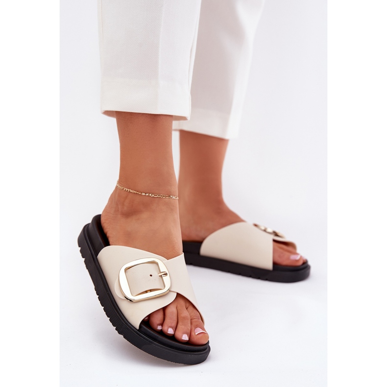 Pantoffeln für Frauen auf der Plattform mit einer goldenen Klemme Beige 2