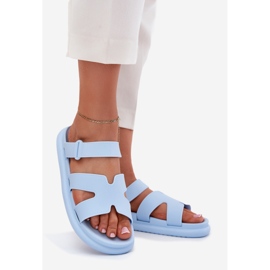 Frauengummi -Flip -Flops mit einem blauen Gürtel 1