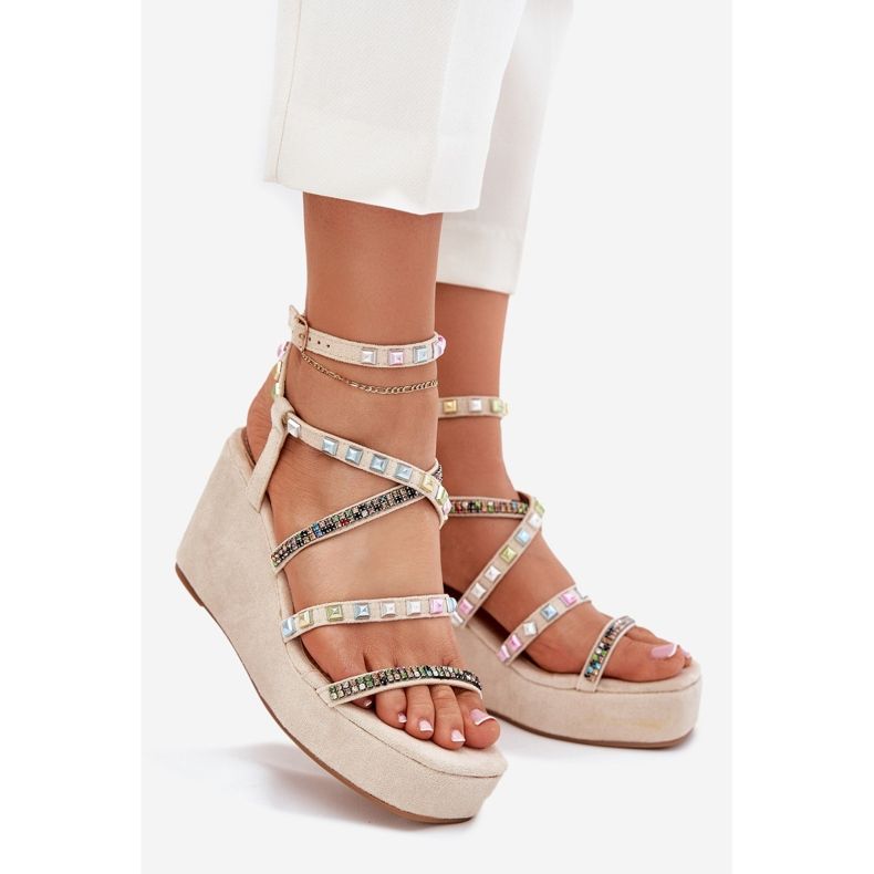 Frauensandalen für Keil mit Dekoration auf Streifen Beige 1