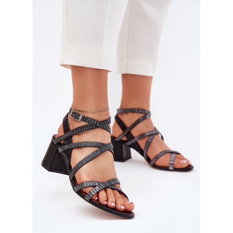 Damen-Ledersandalen mit Streifen auf dem Maciejka Post 06969-01 Schwarz 2