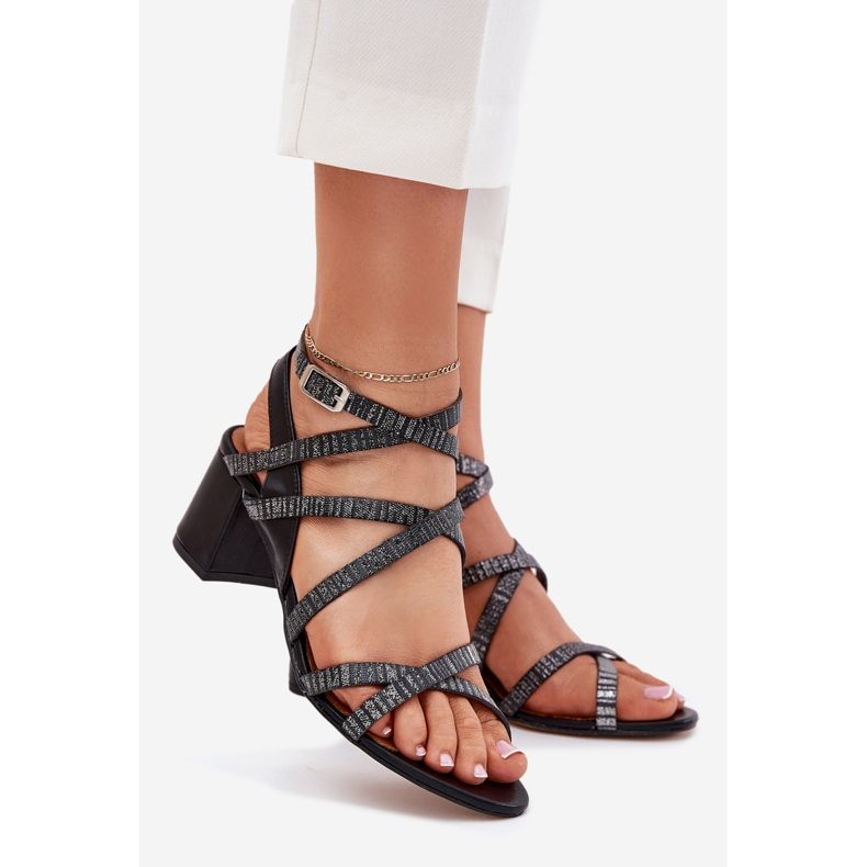 Damen-Ledersandalen mit Streifen auf dem Maciejka Post 06969-01 Schwarz 1