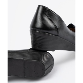 Klassische schwarze Frauenschuhe 1