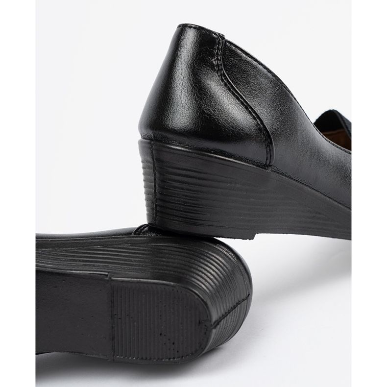 Klassische schwarze Frauenschuhe 1