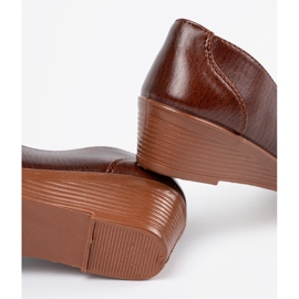 Klassische braune niedrige Schuhe 1