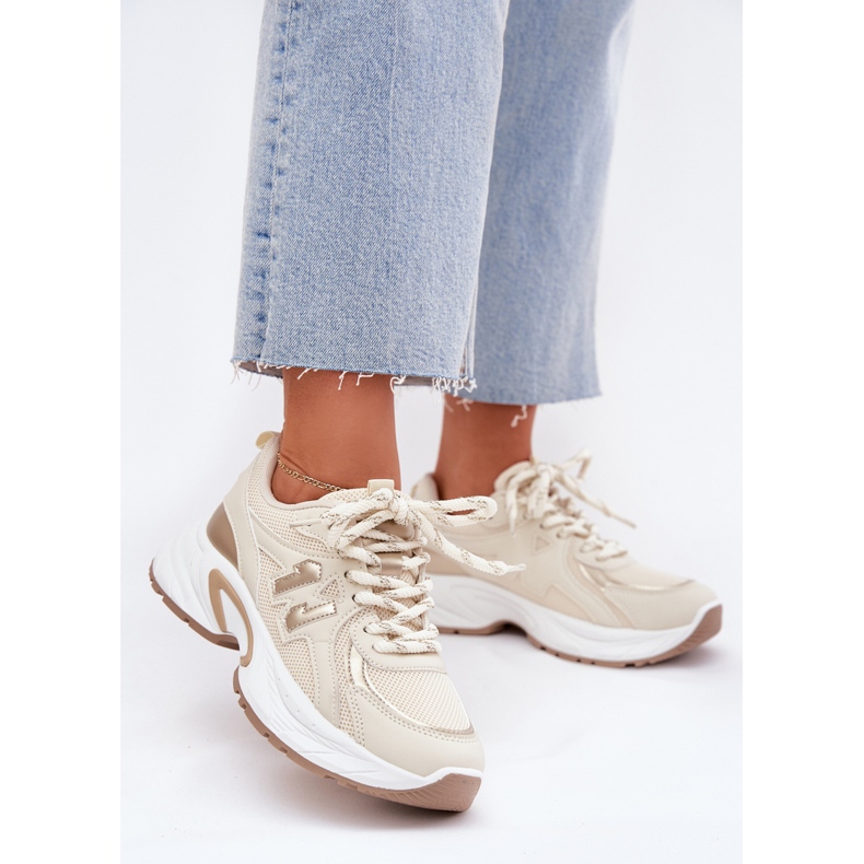 Frauen -Sneaker auf einer massiven beige Sohle 2