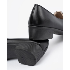 Schwarze Frauen mit niedrigen Schuhen 1