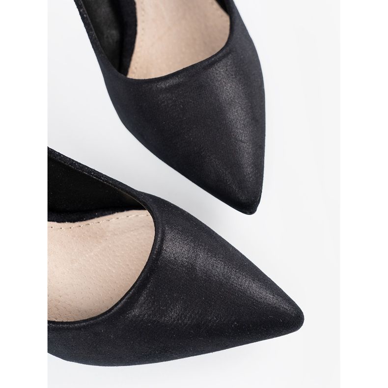 Schwarze Wildlederpumps auf einem Stilettoabsatz 1