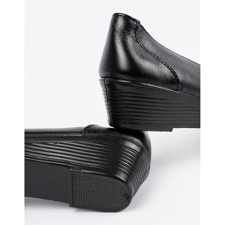 Frauenschuhe mit dekorativen Stickereien schwarz 2