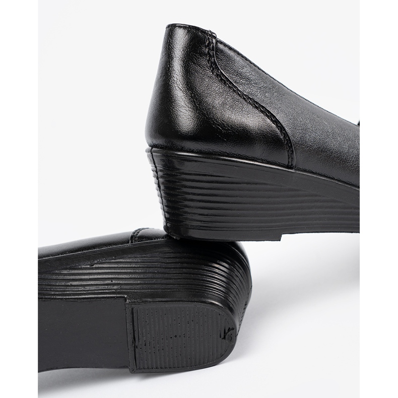 Frauenschuhe mit der Hautstruktur einer Schlange schwarz 1