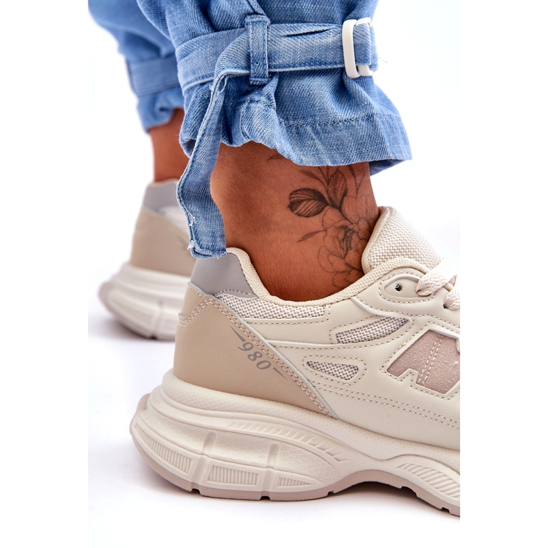 Frauensportschuhe mit beige Mesh 1