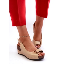 Frauen leichte Sandalen auf dem Komfortschuh beige Keil 3