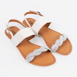 Shelvt Weiße Sandalen mit einem Brokatgürtel 1