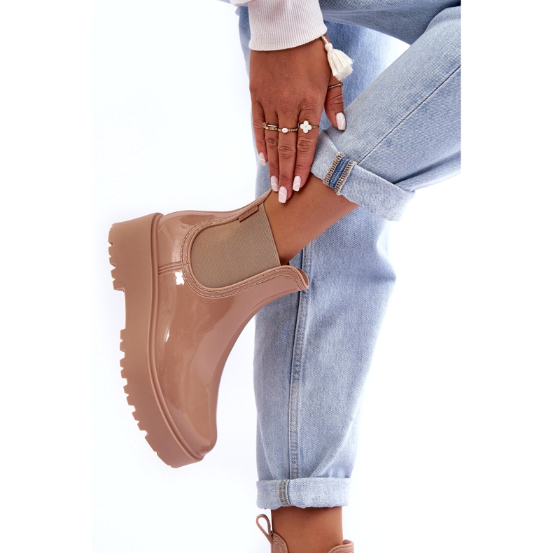 Lackierende Frauen für Frauen auf der Big Star MM274396 Beige Plattform 3