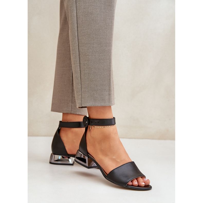 Ledersandalen auf silbernem Absatz Laura Messi 2143 Schwarz 1