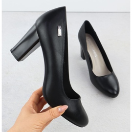 Pumpen am schwarzen Sergio Leone PB130 Pfosten 1