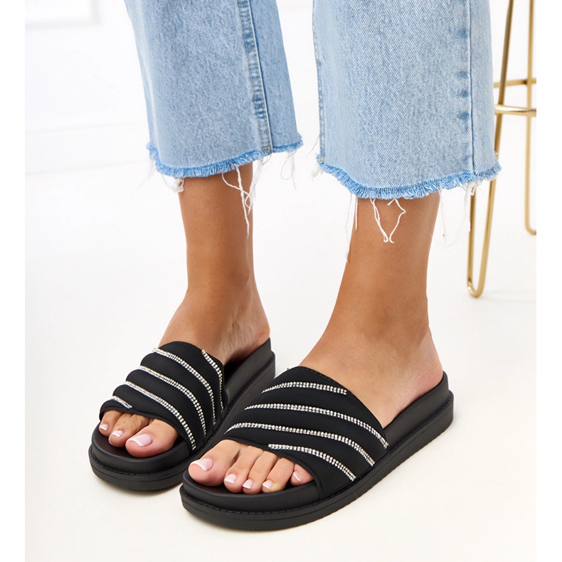 Schwarze Flip Flops mit Cardon Zirkonen 1