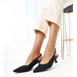 Schwarze Materialpumpen mit niedriger Absatzkassie 2