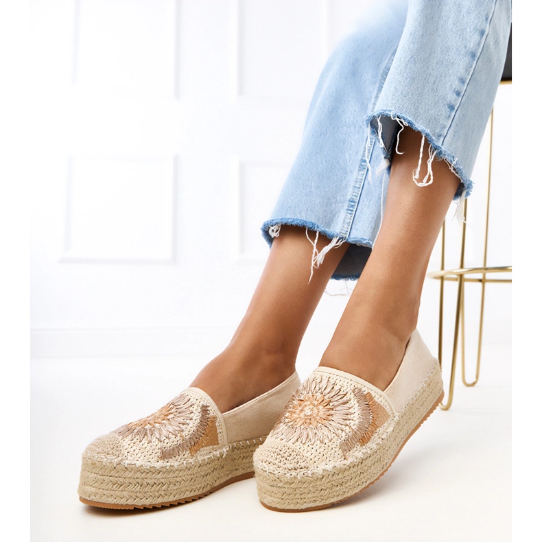 Beige Espadrilles mit Stickerei auf der Lorin -Plattform 2