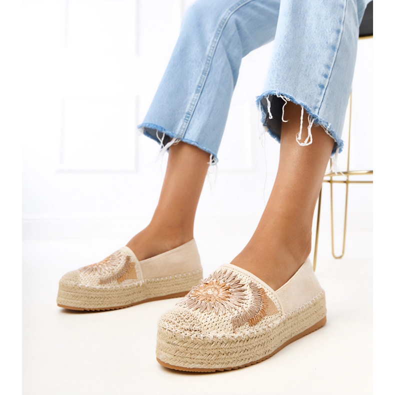 Beige Espadrilles mit Stickerei auf der Lorin -Plattform 1