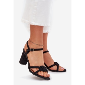 Boto Frauensandalen auf dem schwarzen Mavira -Pfosten 1