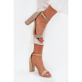 Boto Glänzende Frauensandalen auf dem Golden Kavina Post 2