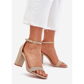 Boto Glänzende Frauensandalen auf dem Golden Kavina Post 1