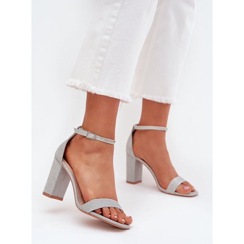 Boto Glänzende Frauensandalen auf dem Kavina Silver Post silber- 2