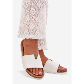 Boto Damenflip Flops auf einer Korkplattform mit einem dekorativen weißen Vessira -Detail 1