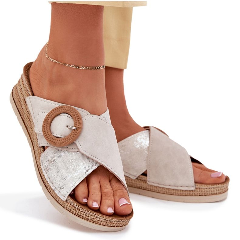 Frauenkeile mit einer dekorativen Inblu RV000012 Klemmklemme beige 6