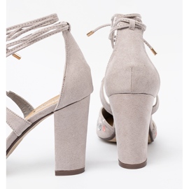 Shelvt Gebundene Pumpen mit einem Blumenmuster grau 1