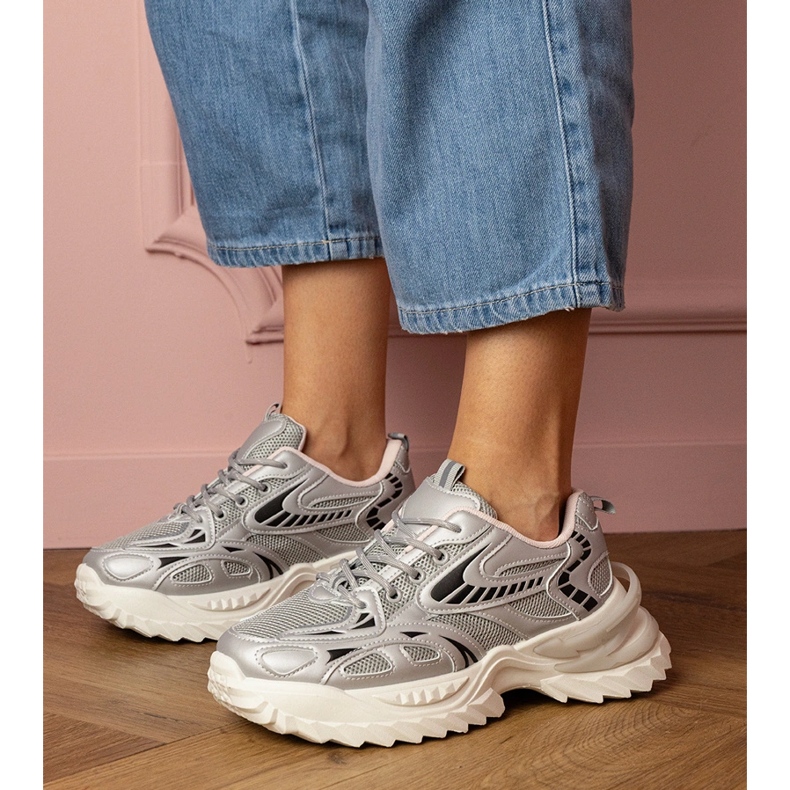 Silbersport -Turnschuhe auf einer stilvollen Sohle silber- 1