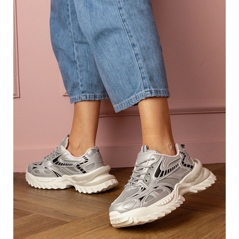 Silbersport -Turnschuhe auf einer stilvollen Sohle silber- 2