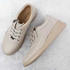 Damen -Lederschuhe für Frauen perforiert auf Keilen Beige Vinceza 79565 1